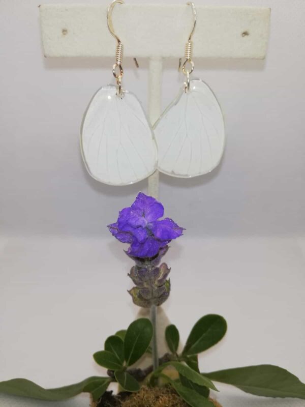 Aretes Colgantes Mariposa Blanca Destellos Negros